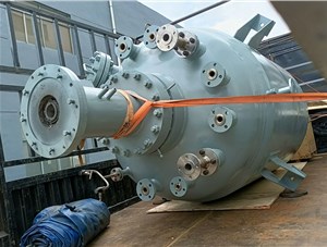 客戶定製的3400l鈦材複合板（TAI+Q345R）高壓反（fǎn）應釜發（fā）貨了